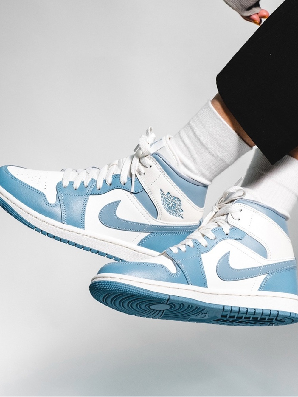 Women’s Nike Jordan 1 Mid University Blue